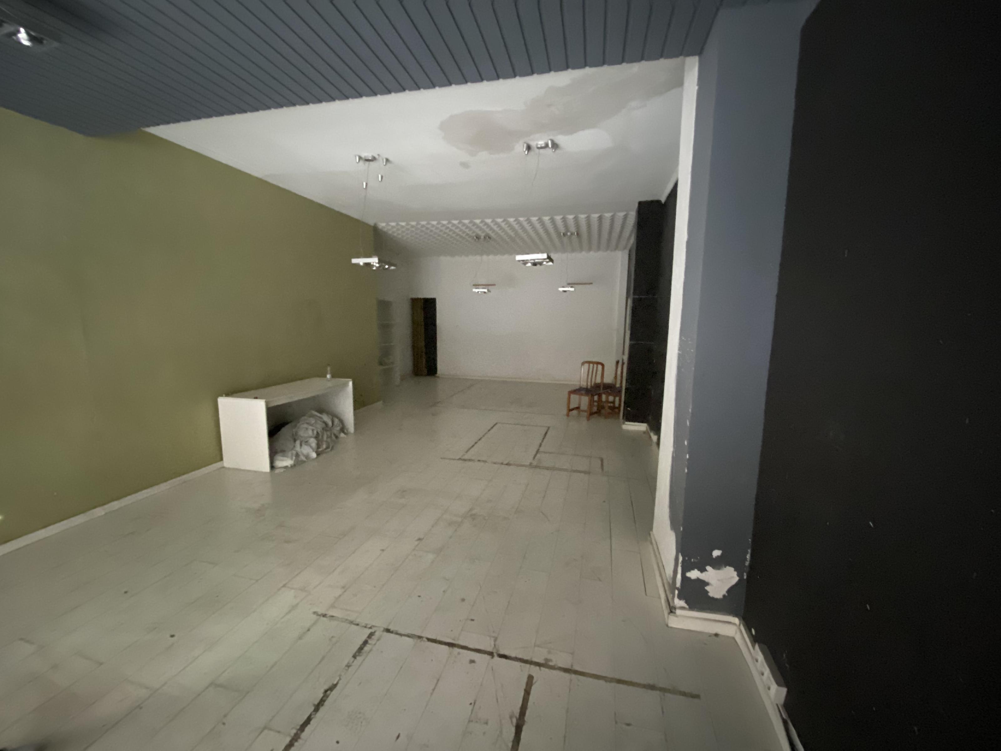 Imagen 3 Local Comercial en venta en Ontinyent / Cercano a el centro comercial el Teler