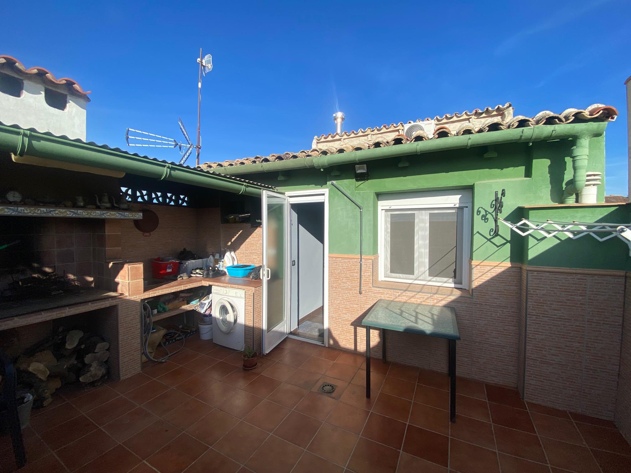 Imagen 18 Casa Adosada en venta en Benigánim / Zona amplia cercana al centro y servicios. 