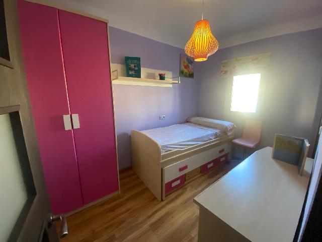 Imagen 16 Inmueble 300141 - Casa Adosada en venta en Benigánim / Zona amplia cercana al centro y servicios. 