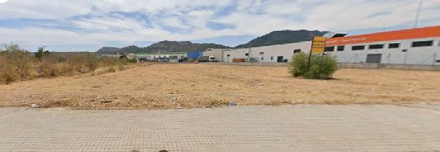 Imagen 3 Inmueble 301982 - Solar Industrial en venta en Xàtiva / En importante zona con diferentes tiendas reconocidas.