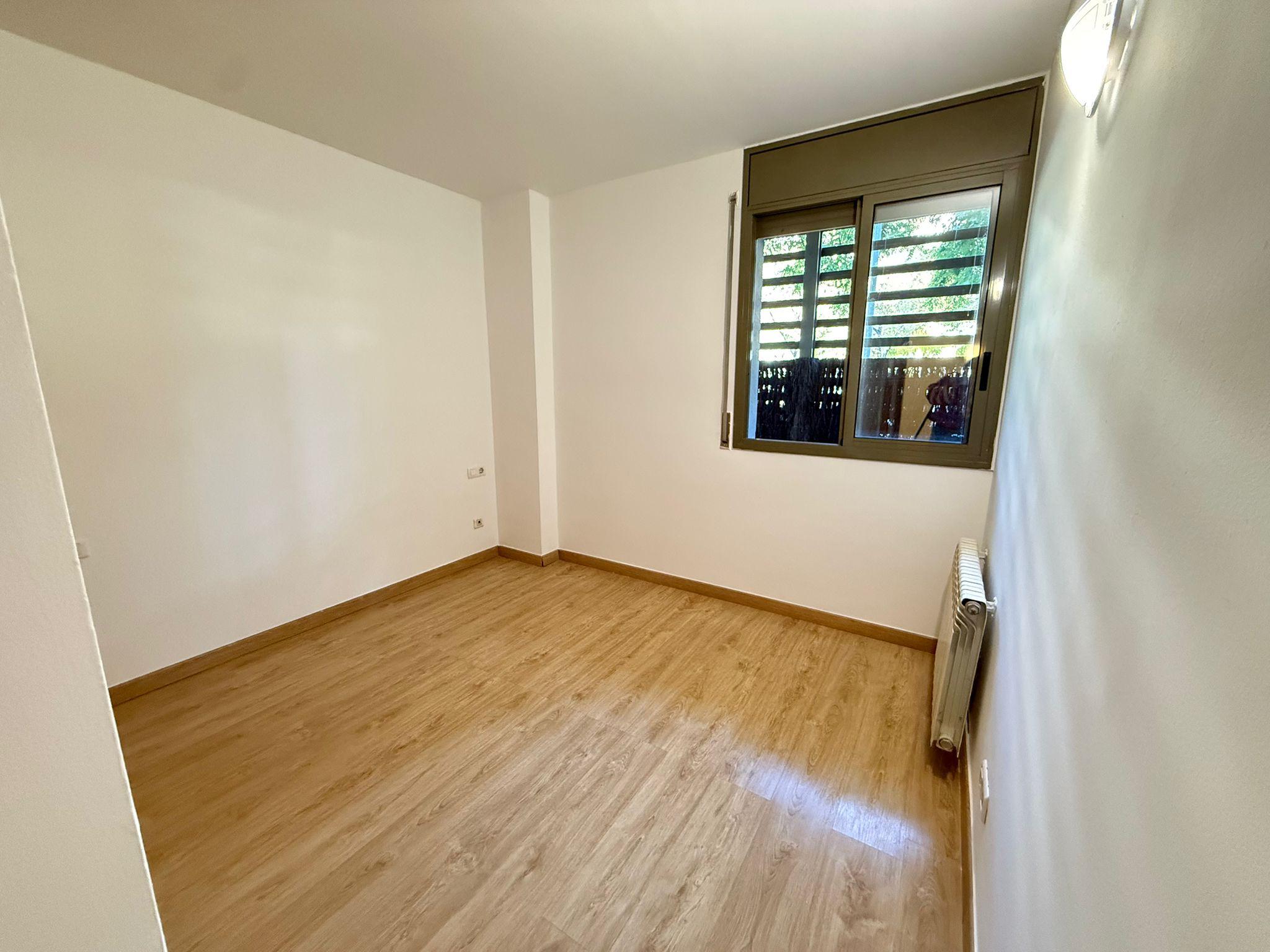 Imagen 2 Planta Baja en venta en Barcelona / Passeig Taulat -  Bac de Roda