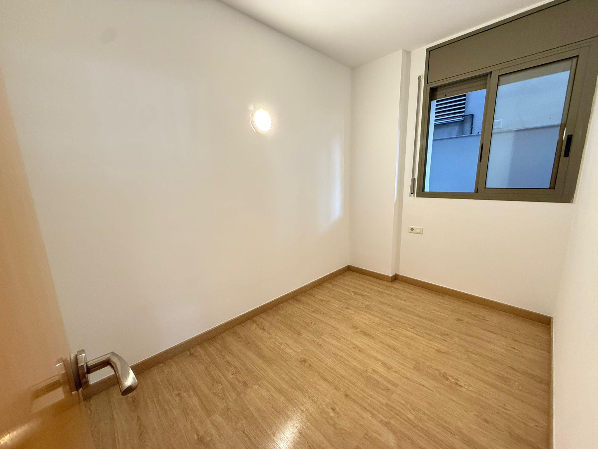 Imagen 4 Planta Baja en venta en Barcelona / Passeig Taulat -  Bac de Roda