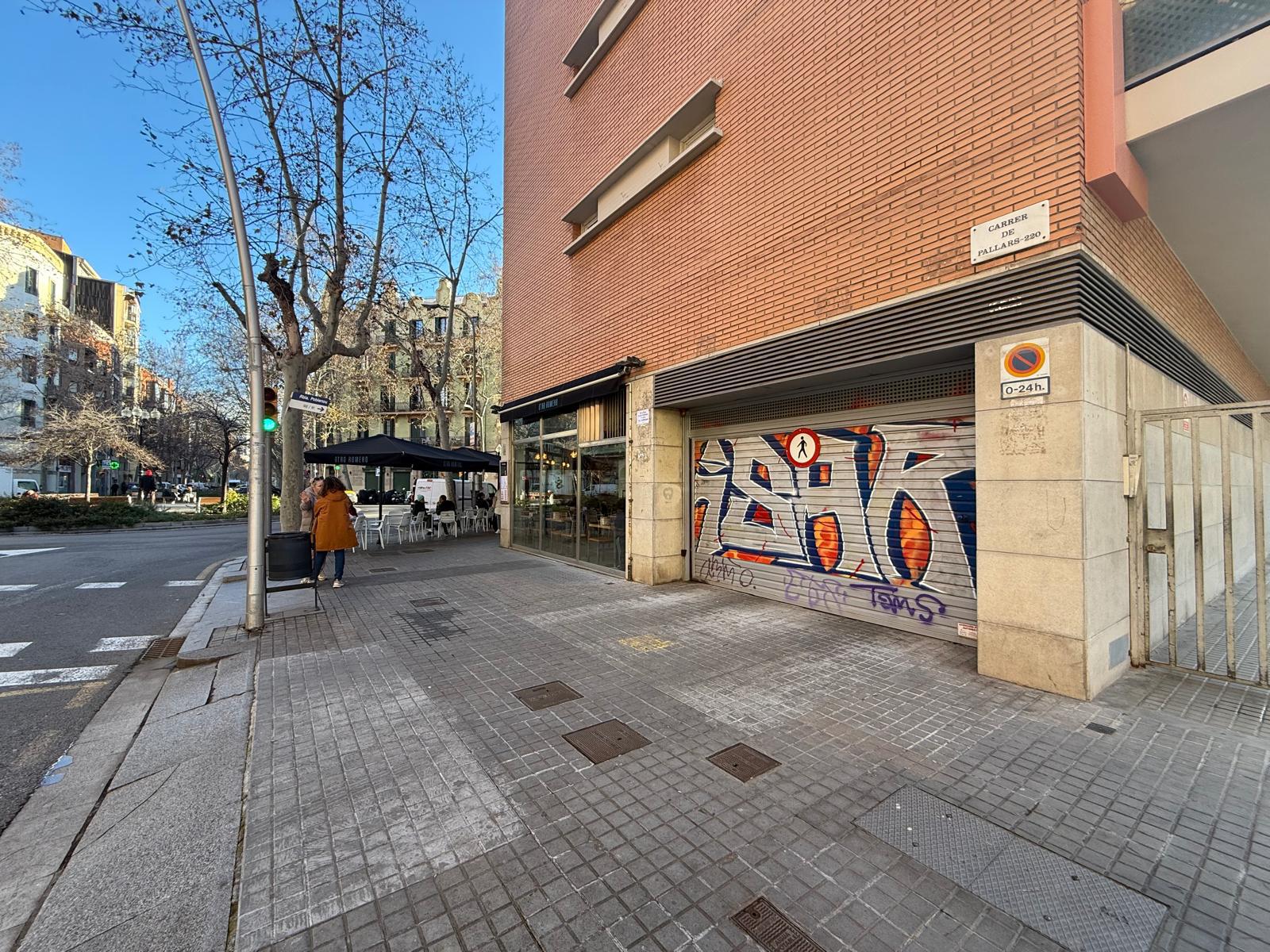 Imagen 2 Parking Coche en venta en Barcelona / Rambla del Poblenou - Pallars
