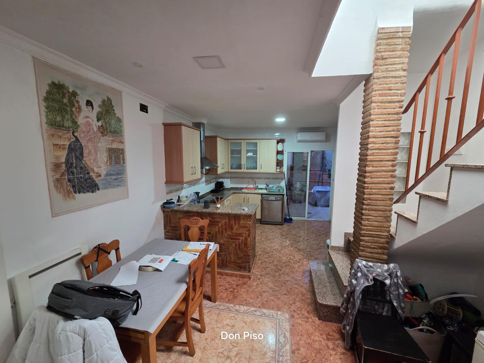 Imagen 4 Casa Adosada en venta en Oliva / En pleno casco antiguo de Oliva.