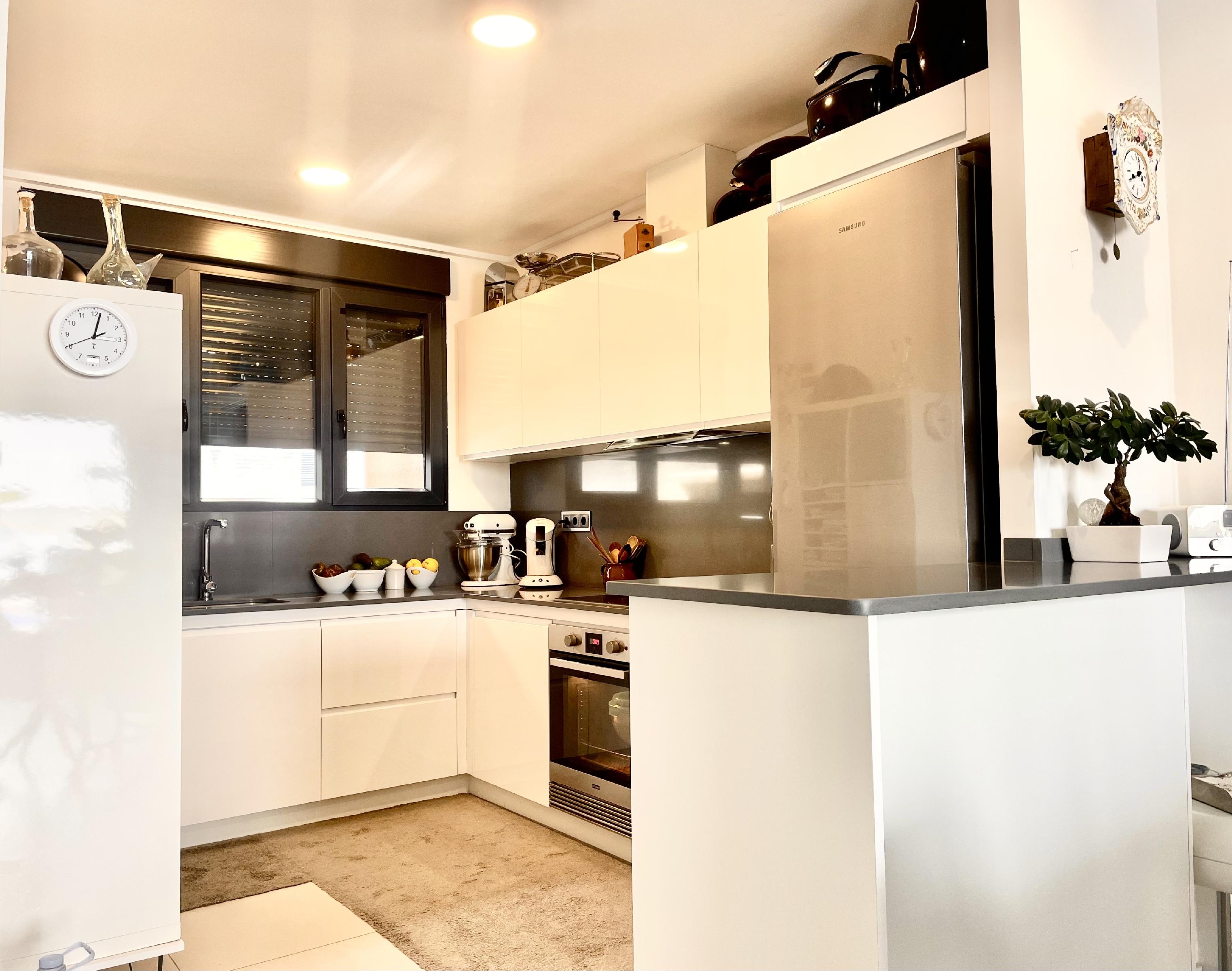 Imagen 10 Casa Adosada en venta en Dénia / Cerca del centro comercial La Segaría.