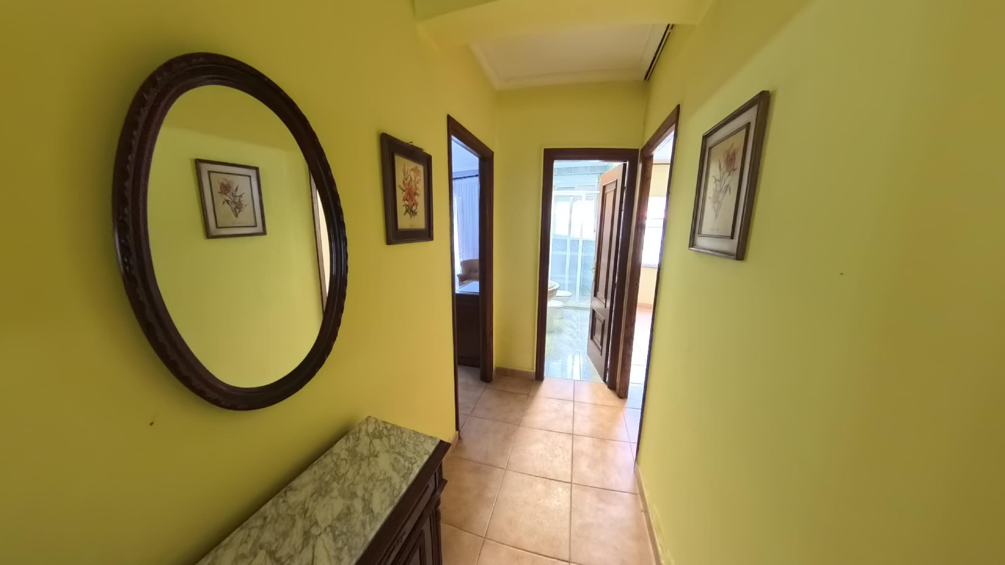 Imagen 2 Casa en venta en Santiago De Compostela / Cerca del Hospital Clínico
