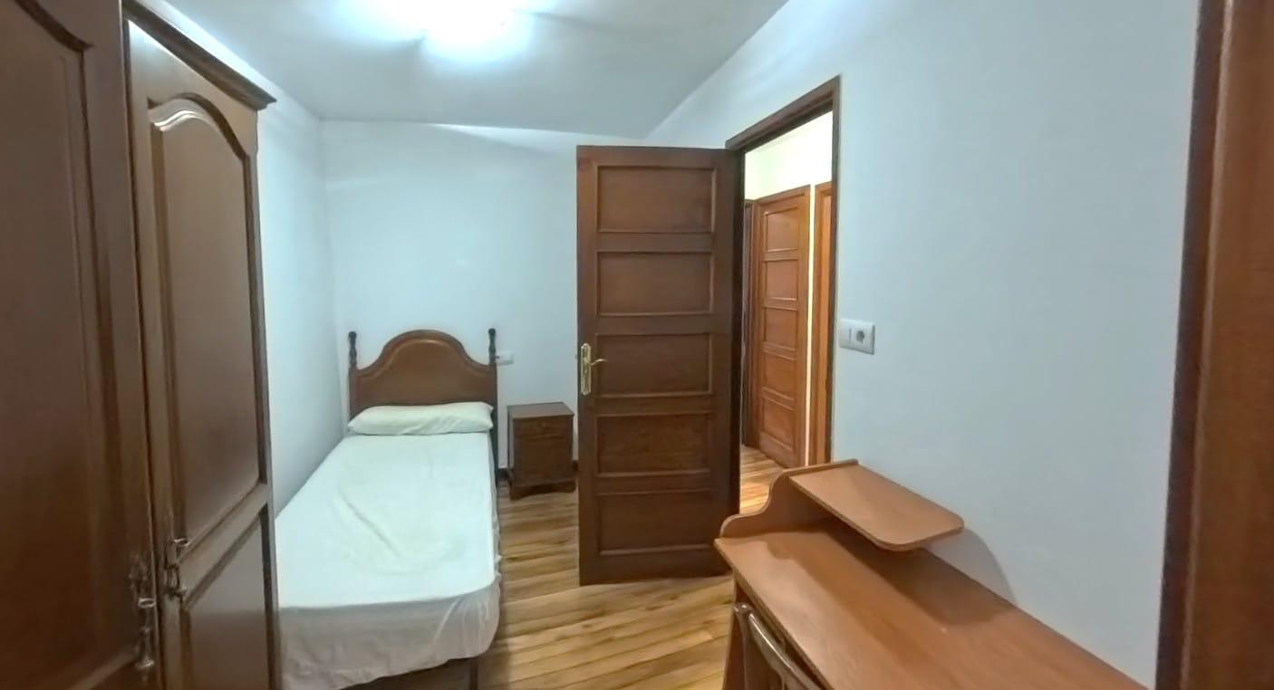 Imagen 17 Apartamento en venta en Santiago De Compostela / A pocos metros de Plaza Cervantes en el C...