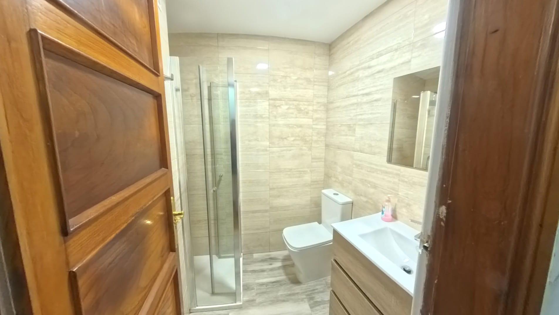 Imagen 8 Apartamento en venta en Santiago De Compostela / A pocos metros de Plaza Cervantes en el C...