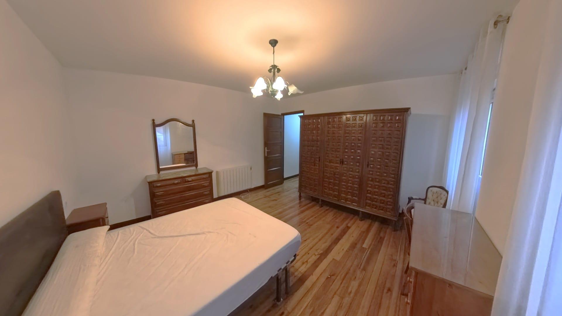 Imagen 25 Apartamento en venta en Santiago De Compostela / A pocos metros de Plaza Cervantes en el C...