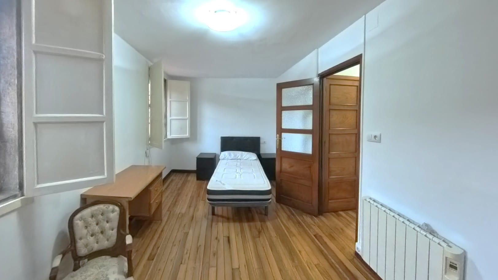 Imagen 22 Apartamento en venta en Santiago De Compostela / A pocos metros de Plaza Cervantes en el C...