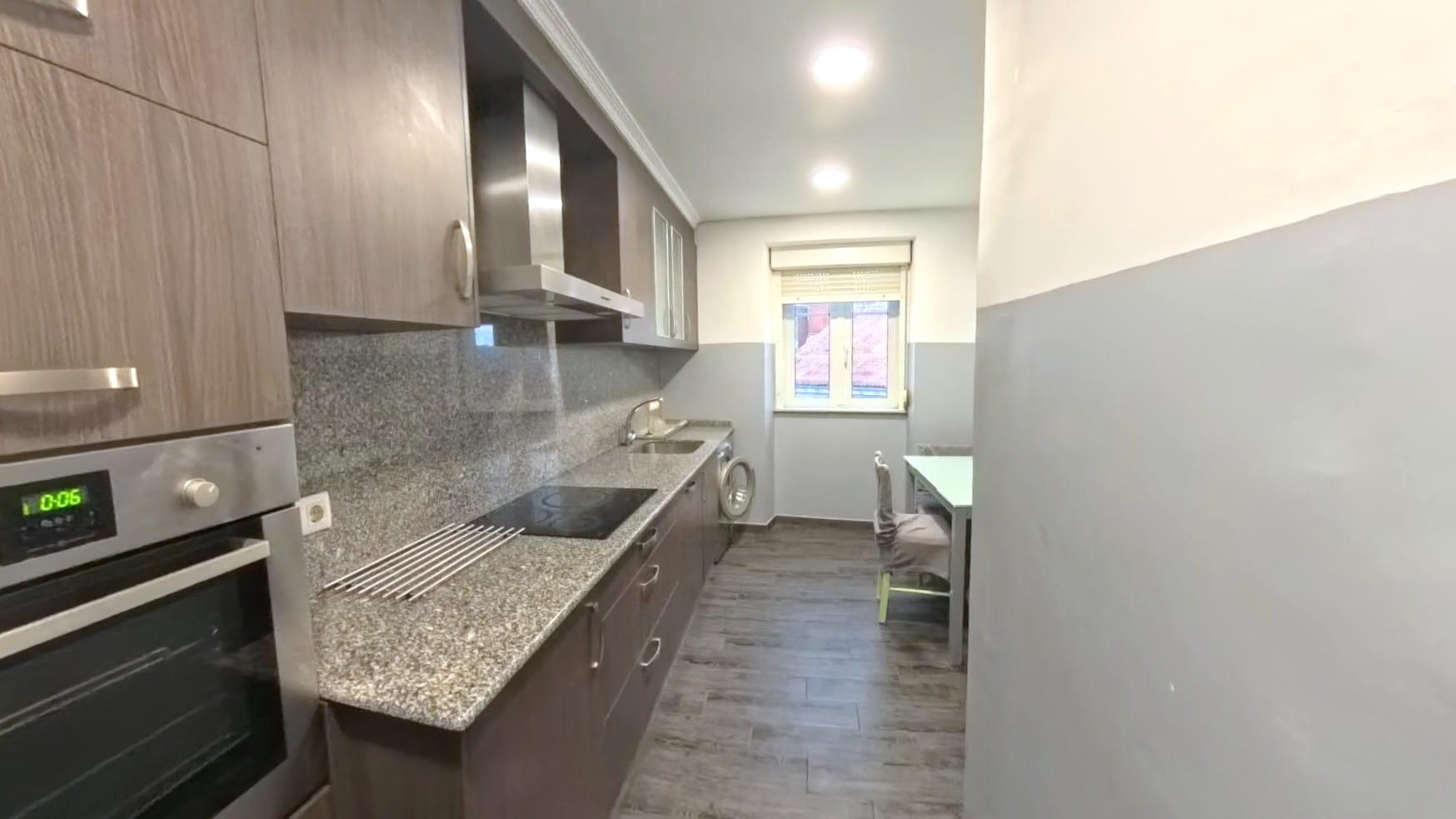 Imagen 3 Apartamento en venta en Santiago De Compostela / A pocos metros de Plaza Cervantes en el C...