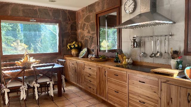 Imagen 3 Inmueble 300415 - Casa Aislada en venta en Castellví De Rosanes / A 2 minutos de  Ap-7 y 5 minutos de A-2.