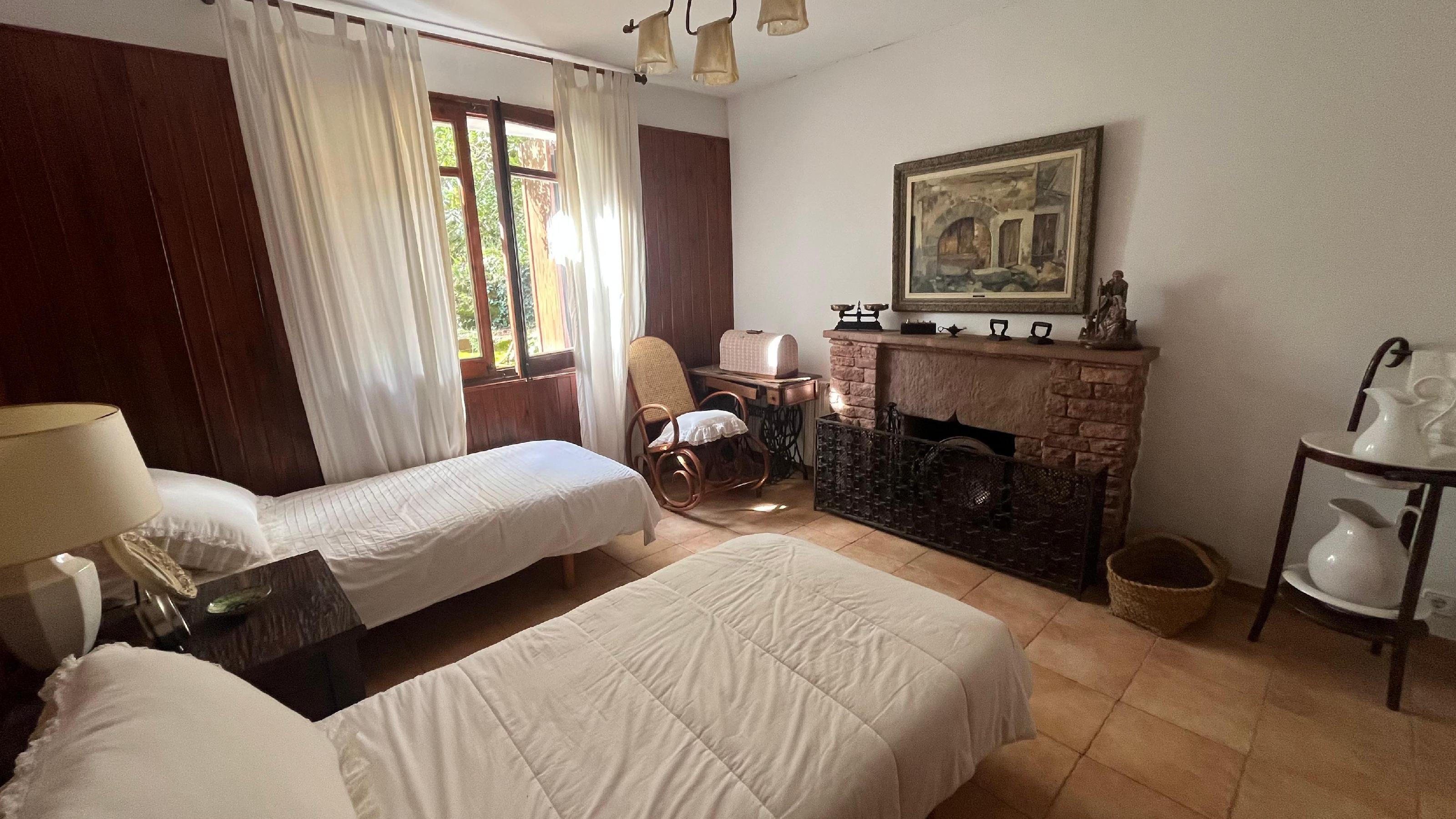 Imagen 23 Casa Aislada en venta en Castellví De Rosanes / A 2 minutos de  Ap-7 y 5 minutos de A-2.