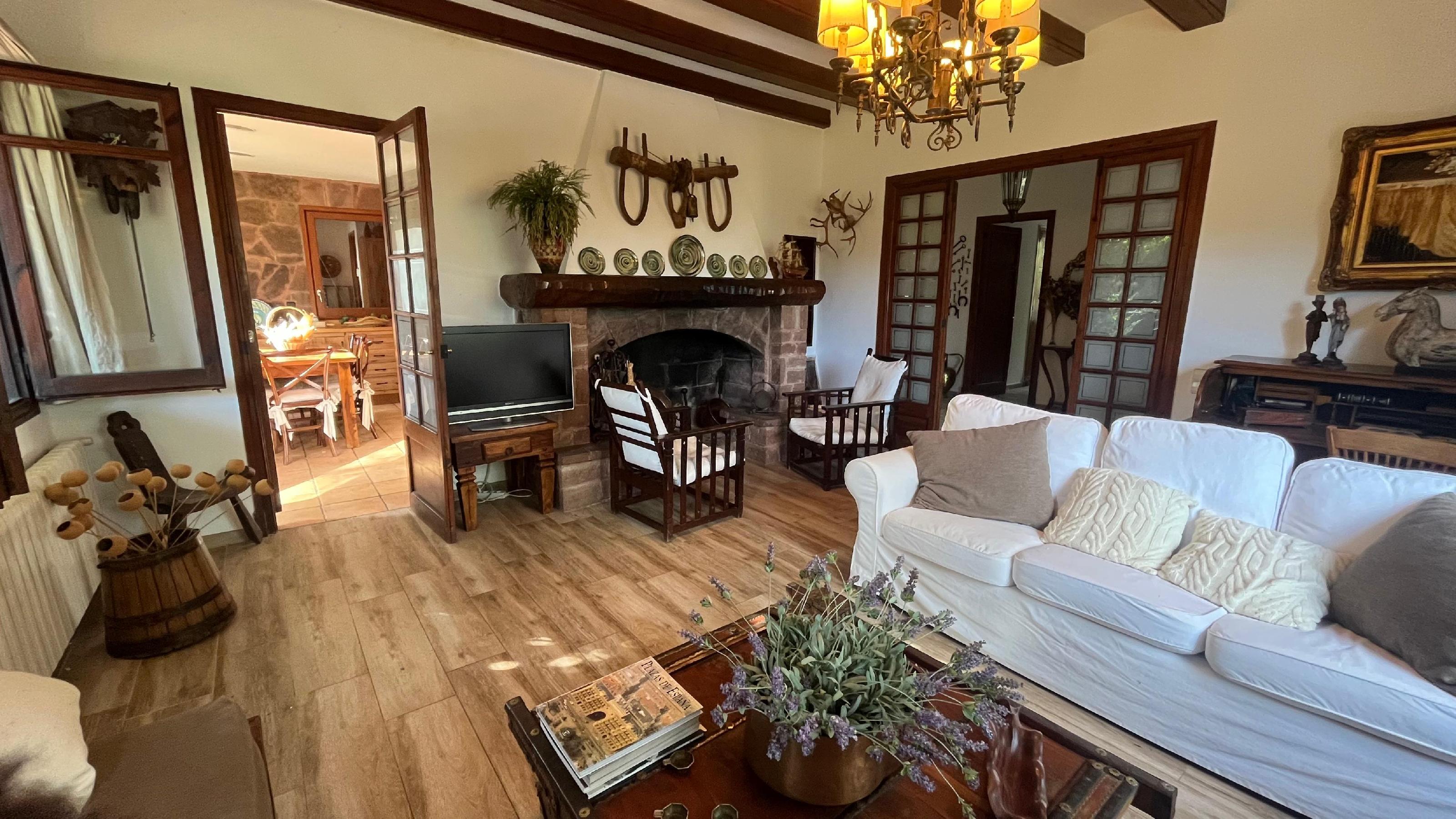 Imagen 7 Casa Aislada en venta en Castellví De Rosanes / A 2 minutos de  Ap-7 y 5 minutos de A-2.