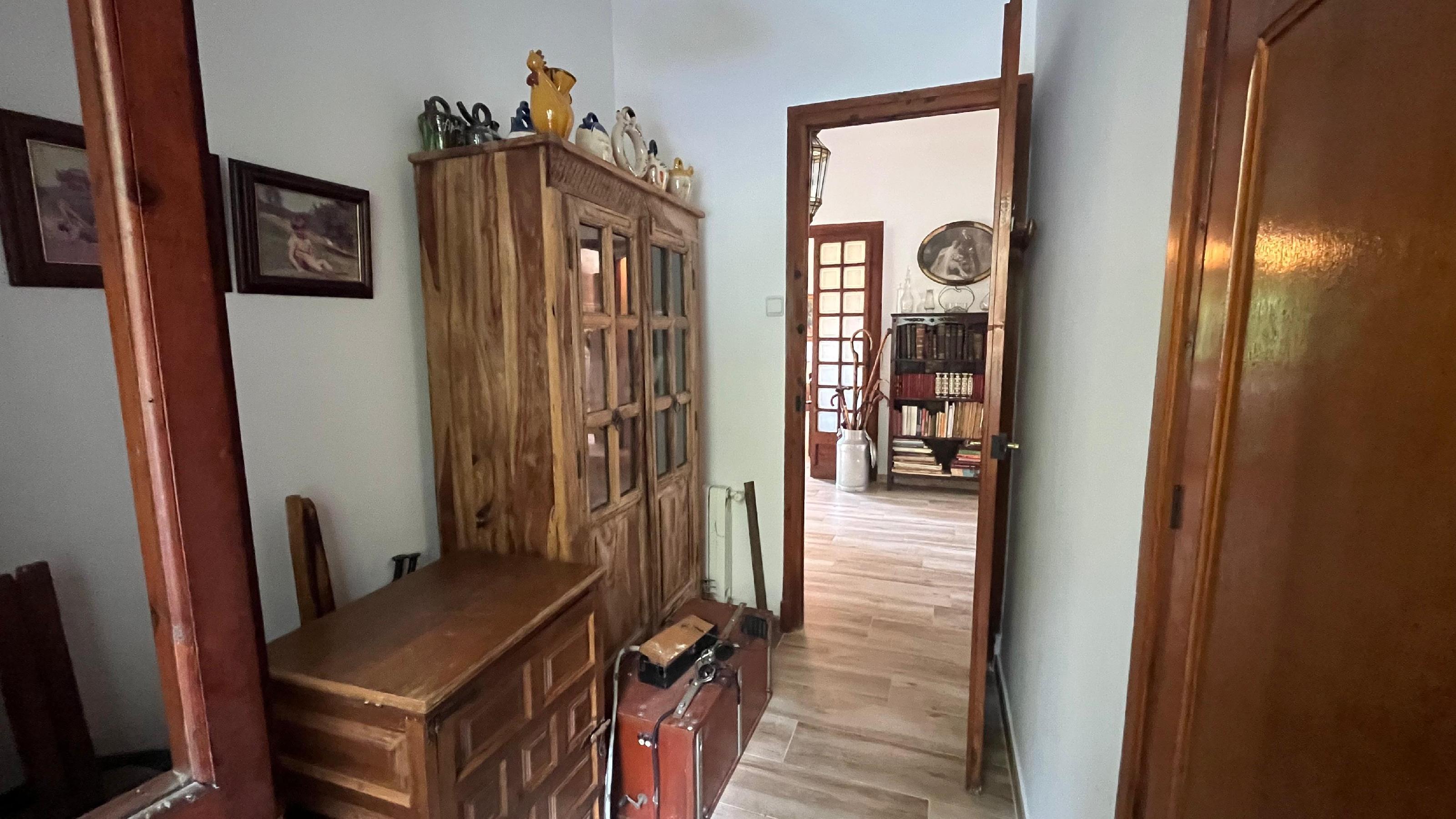 Imagen 30 Casa Aislada en venta en Castellví De Rosanes / A 2 minutos de  Ap-7 y 5 minutos de A-2.