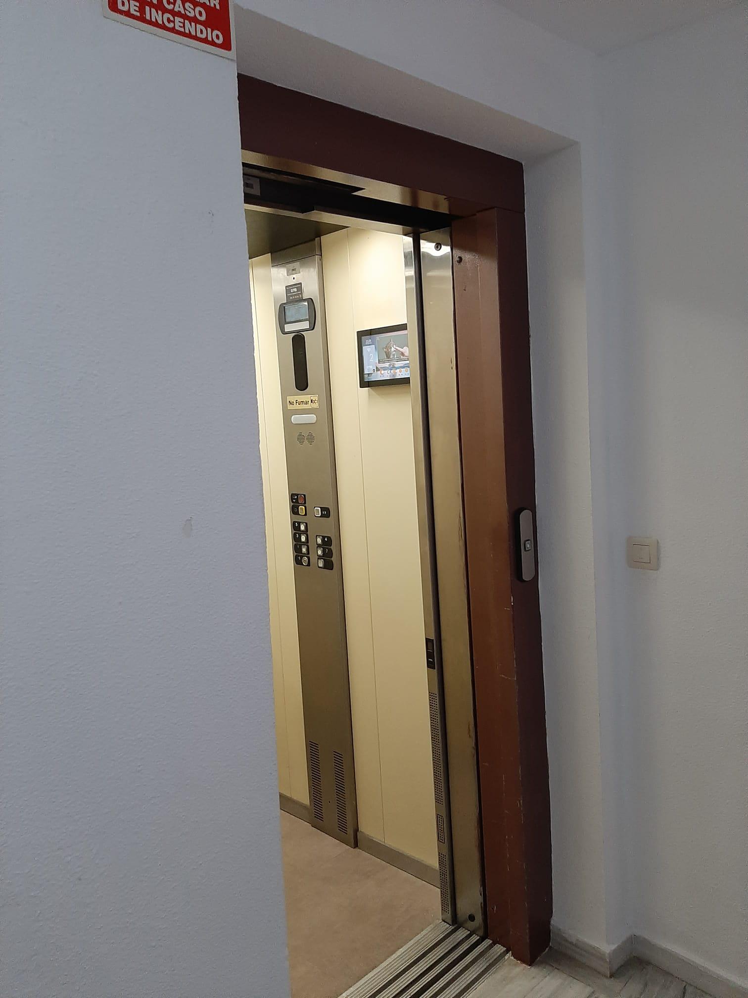 Imagen 17 Apto. Playa en venta en Almuñécar / Calle Baracoa, Edificio Miramar