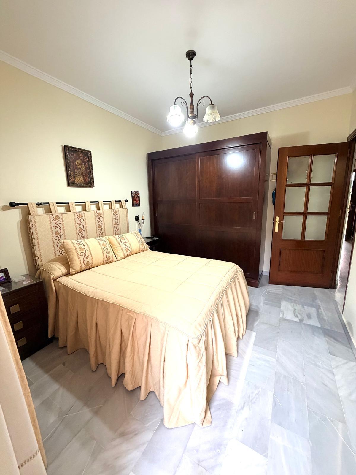 Imagen 9 Casa Adosada en venta en Sanlúcar De Barrameda / A 600 metros del emblematico restaurante ...