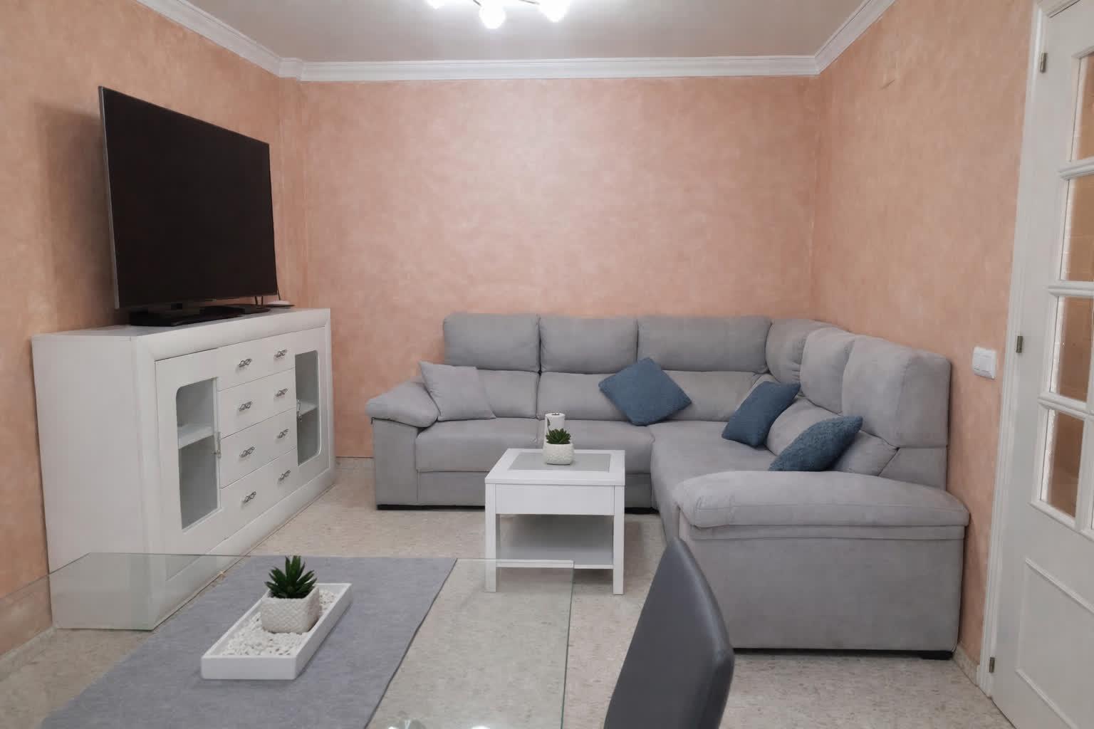 Imagen 2 Casa Adosada en venta en Sanlúcar De Barrameda / Muy cerca de la plaza de toros 