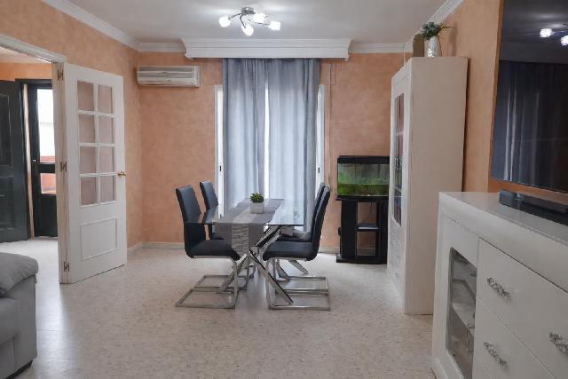 Imagen 1 Inmueble 301261 - Casa Adosada en venta en Sanlúcar De Barrameda / Muy cerca de la plaza de toros 