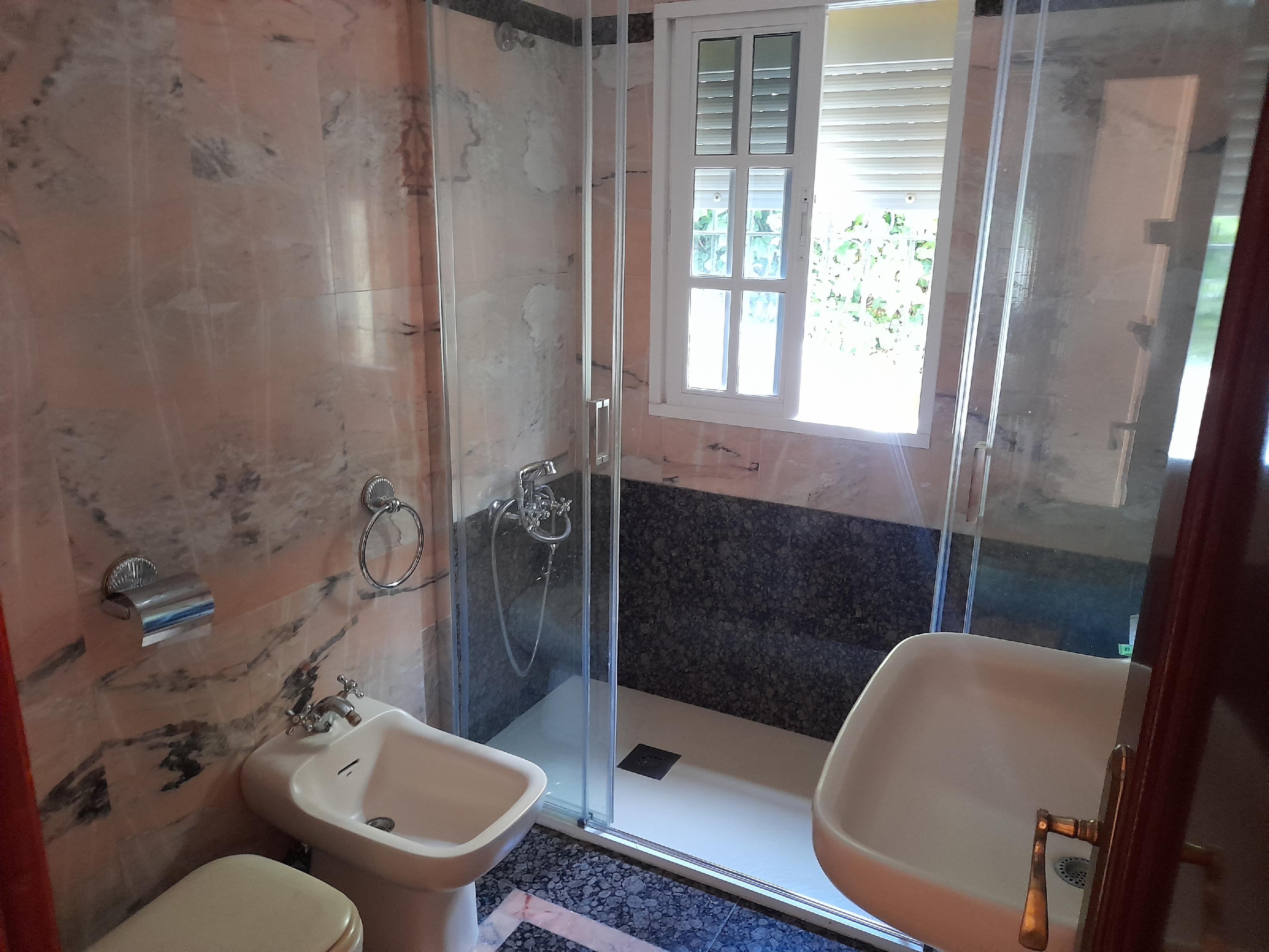 Imagen 12 Casa en venta en Jerez De La Frontera / A 120 metros del parque de los villares