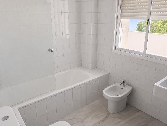 Imagen 19 Inmueble 303440 - Casa Adosada en venta en Jerez De La Frontera / A 100 metros de la Plaza del Mamelon