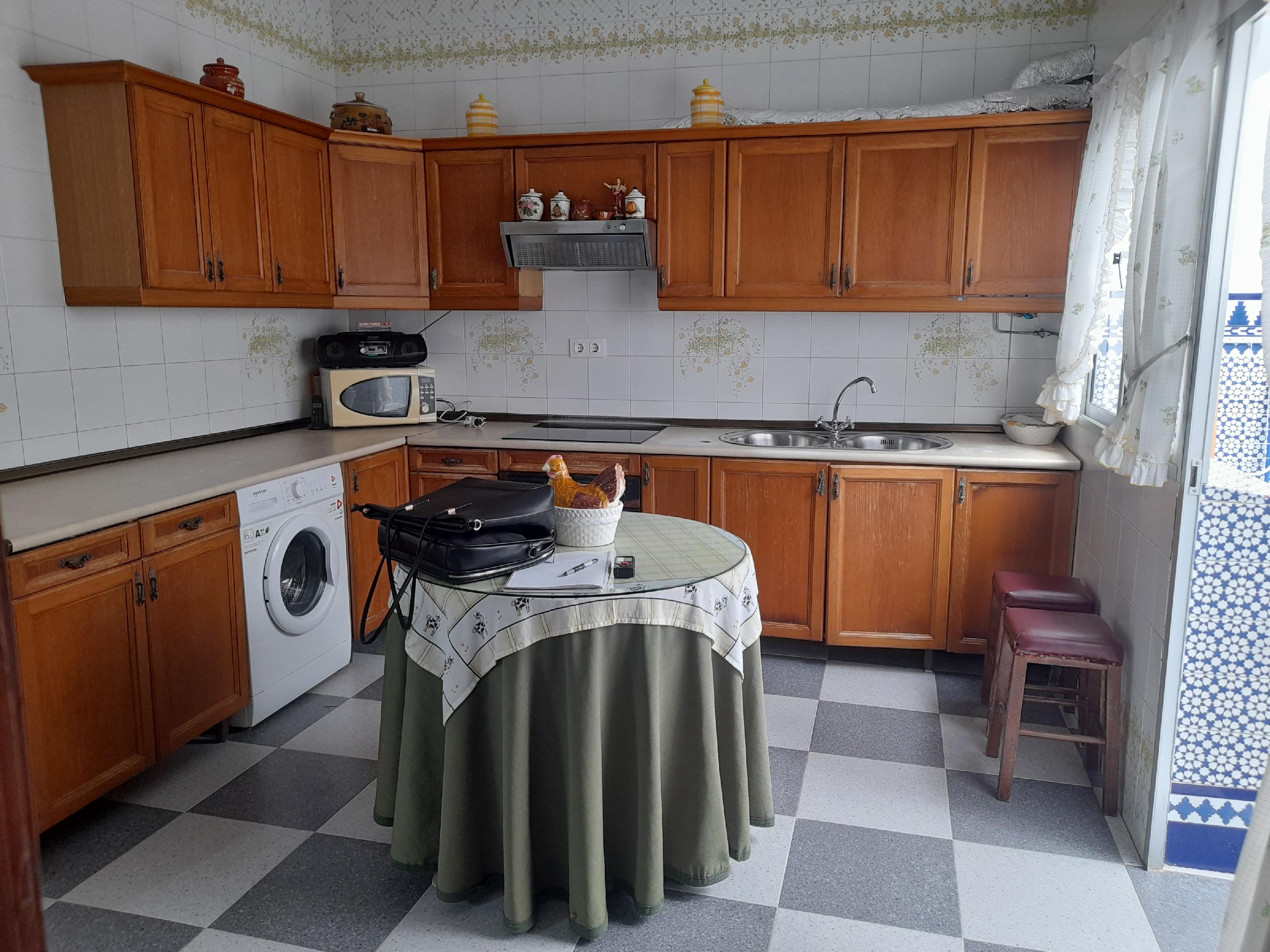 Imagen 4 Casa Adosada en venta en Puerto De Santa María El / A 400 metros de la plaza de toros y ...