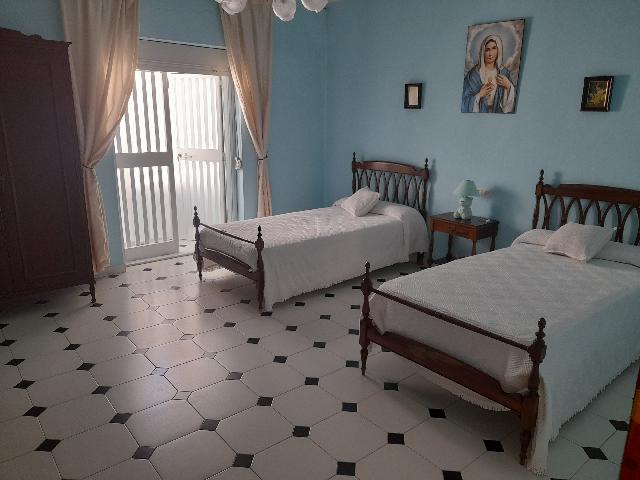 Imagen 1 Inmueble 303599 - Casa Adosada en venta en Puerto De Santa María (El) / A 400 metros de la plaza de toros y ...