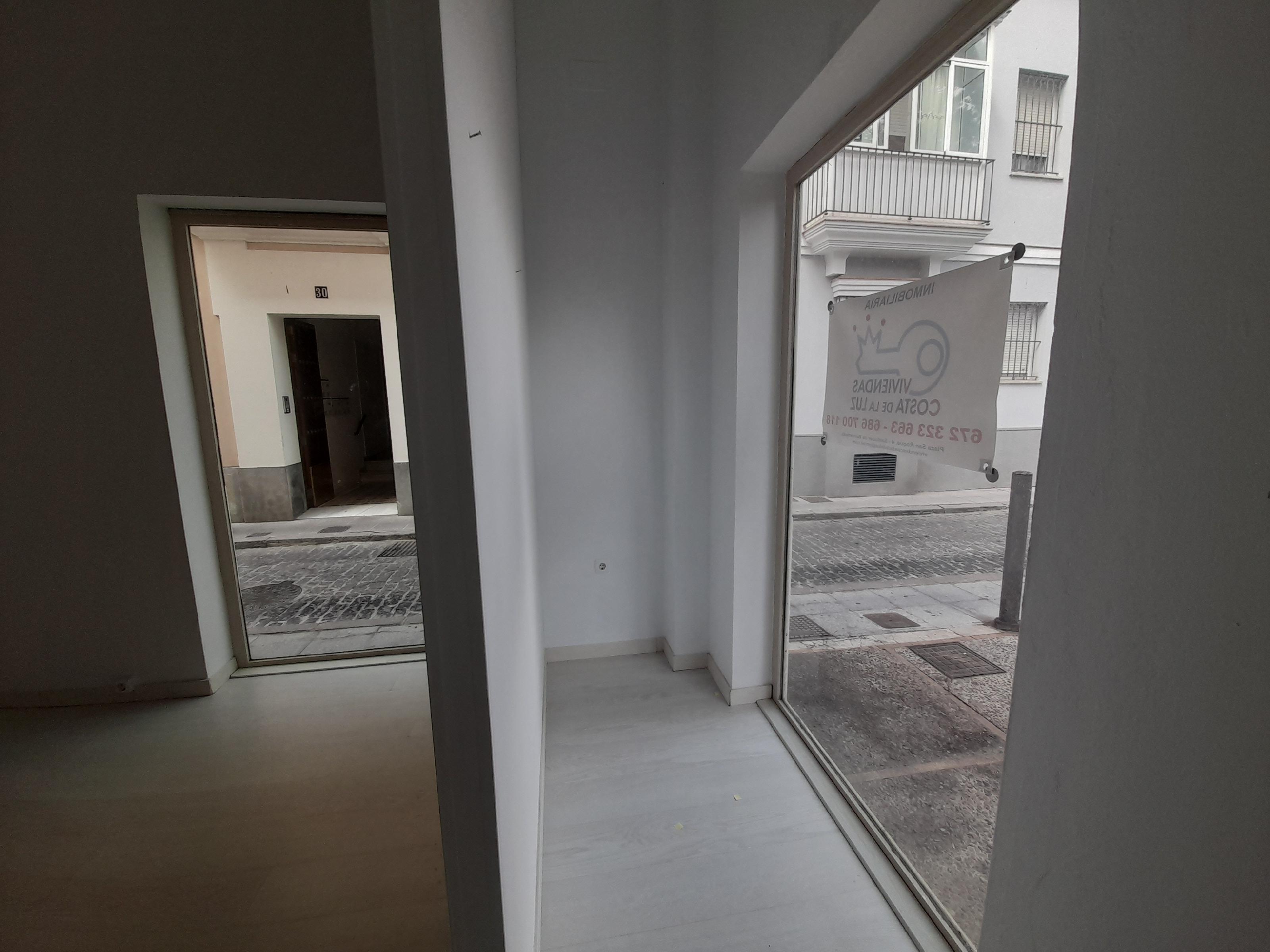 Imagen 3 Local Comercial en venta en Sanlúcar De Barrameda / A 10 mts de calle Santo Domingo y a 10...