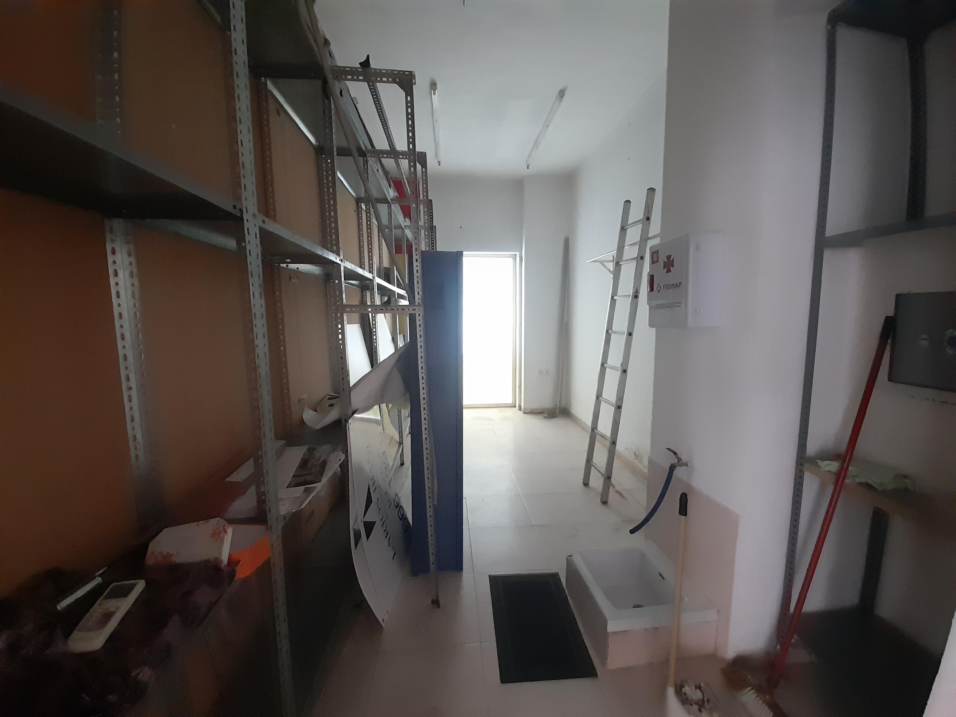 Imagen 4 Local Comercial en venta en Sanlúcar De Barrameda / A 10 mts de calle Santo Domingo y a 10...