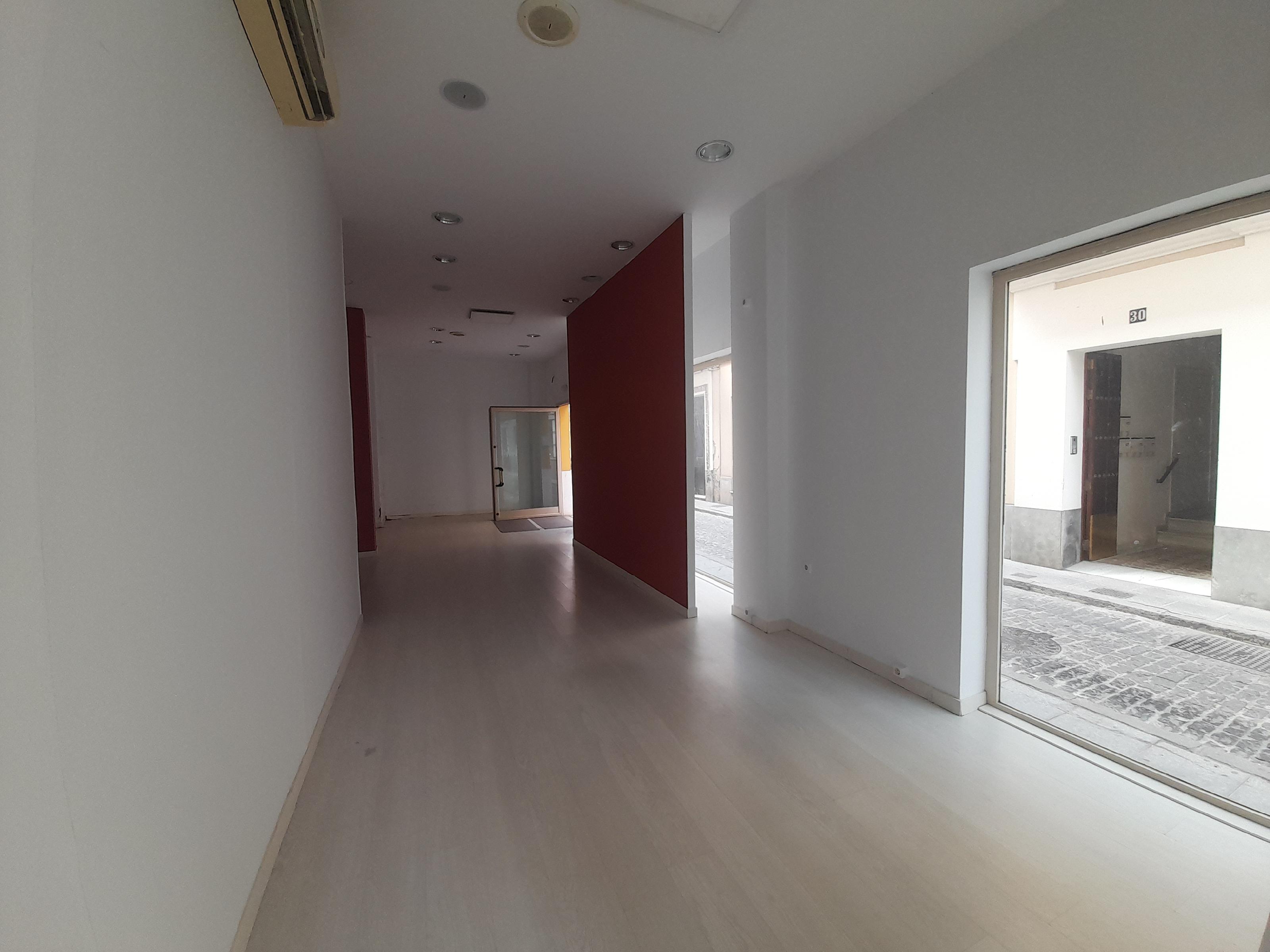 Imagen 2 Local Comercial en venta en Sanlúcar De Barrameda / A 10 mts de calle Santo Domingo y a 10...