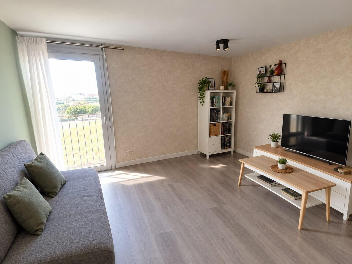 Imagen 2 Piso en venta en Jerez De La Frontera / A 100 metros de la Laguna de Torrox