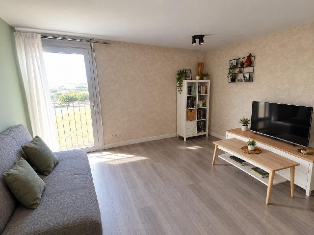 Imagen 2 Inmueble 305612 - Piso en venta en Jerez De La Frontera / A 100 metros de la Laguna de Torrox