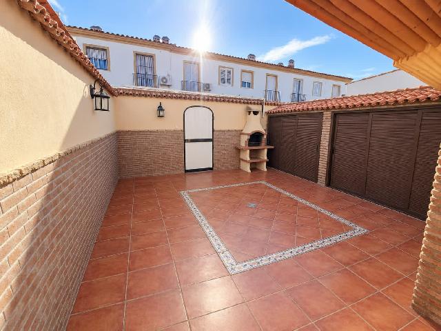 Imagen 10 Inmueble 305742 - Casa Adosada en venta en Puerto Real / A 400m del Circuito de Moto Cros de Puerto Real