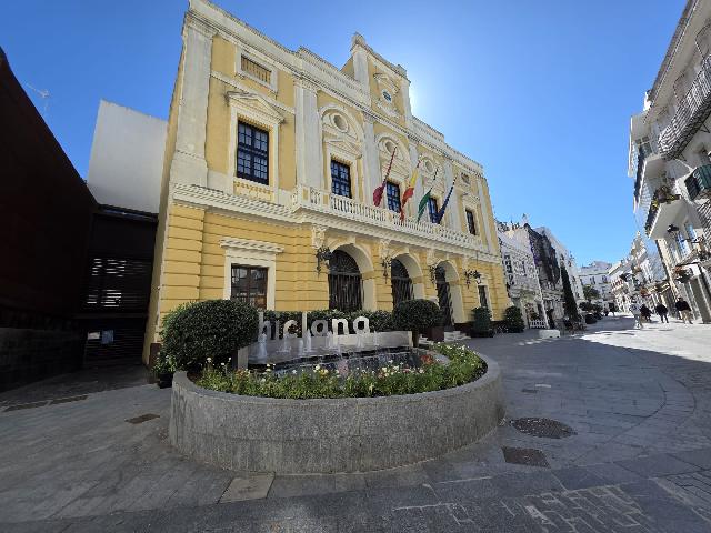 Imagen 2 Inmueble 300875 - Piso en venta en Chiclana De La Frontera / Situada en el centro de la ciudad  