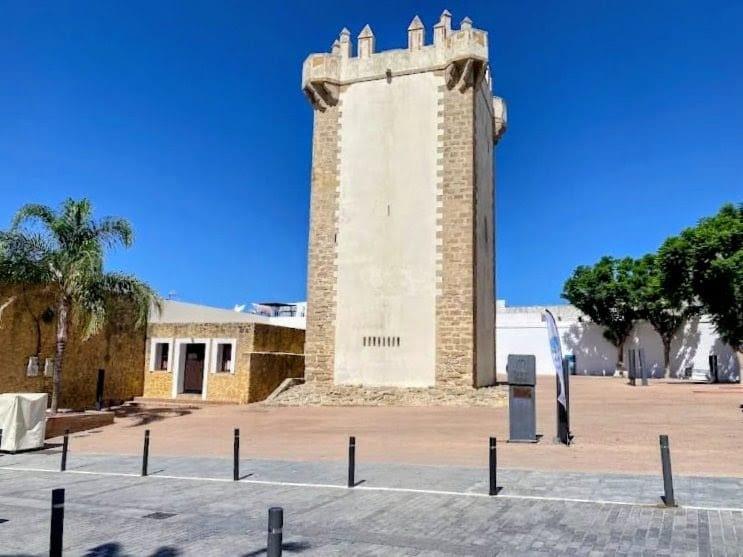 Imagen 2 Solar Urbano en venta en Conil De La Frontera / Situada cerca de las playas y puerto pesquero.