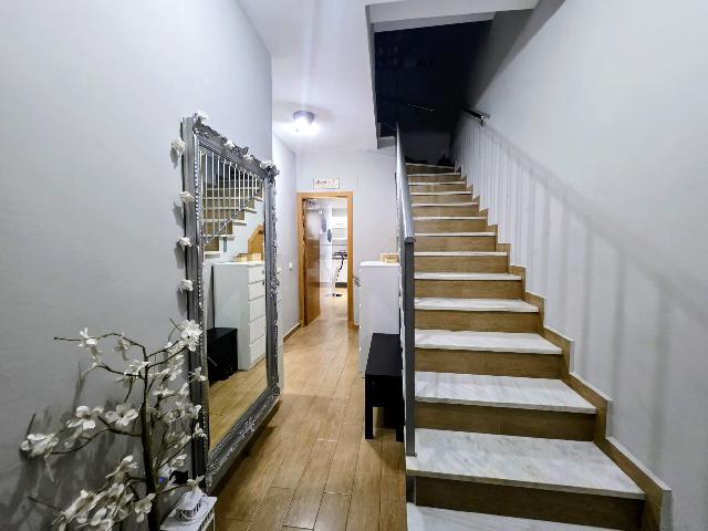 Imagen 6 Inmueble 301309 - Casa Adosada en venta en Puerto Real / Situada en puerto Real  zona de moda y bien comunicada.