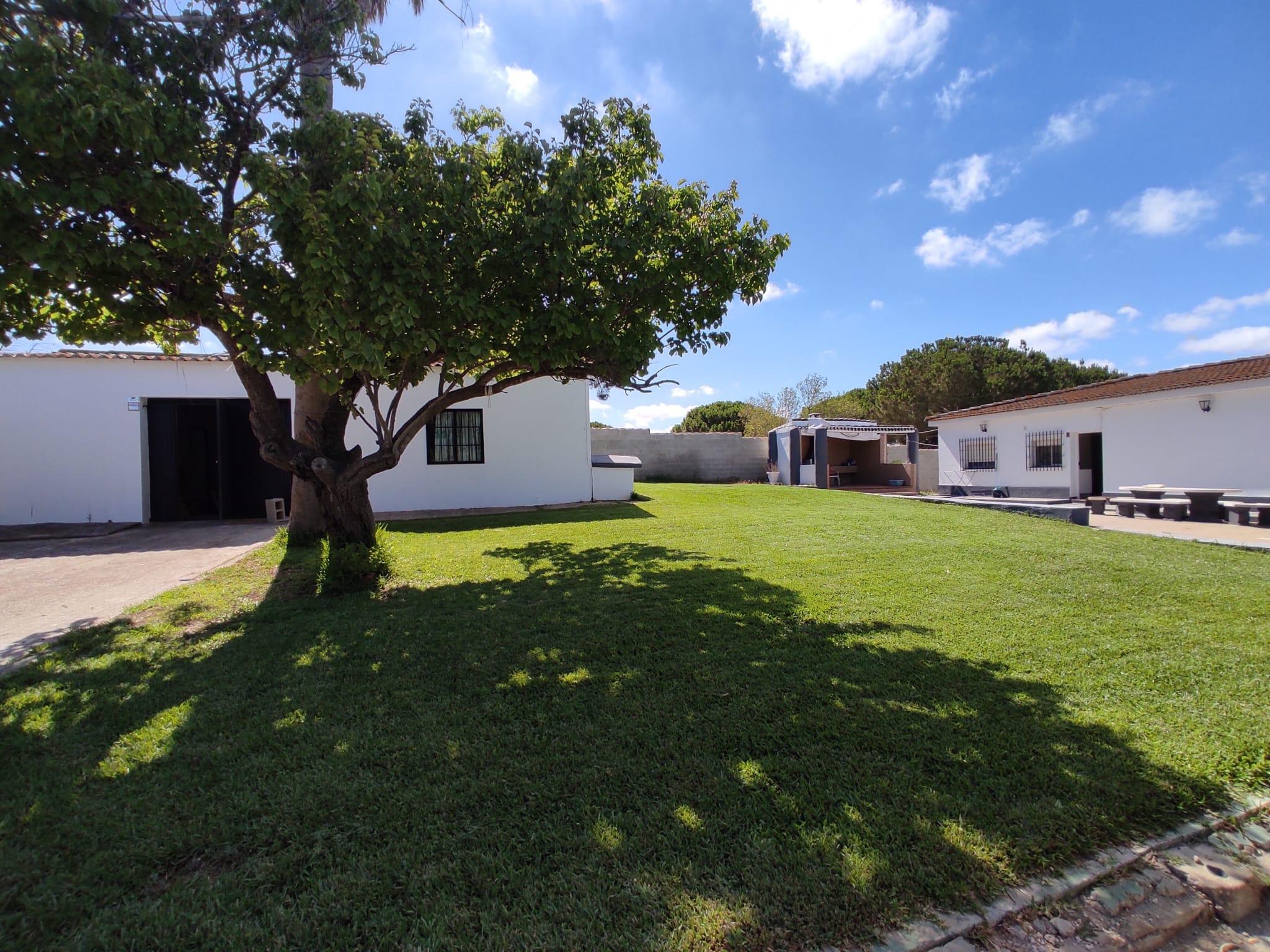 Imagen 4 Casa Rústica en venta en Chiclana De La Frontera / Pinar de los franceses, C.C puerta de C...