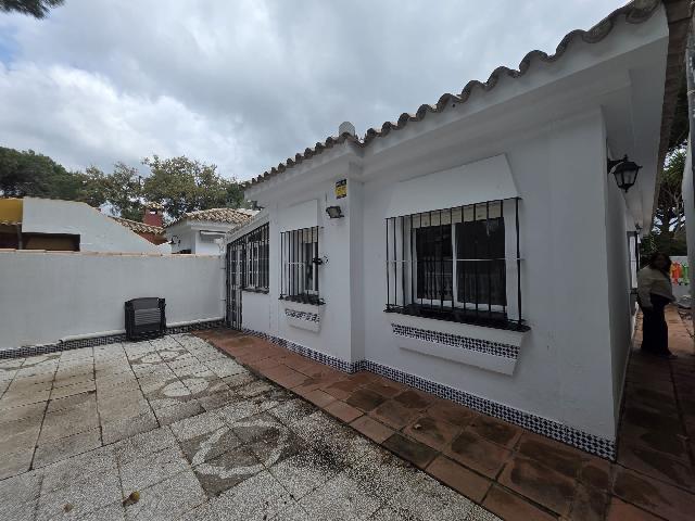 Imagen 3 Inmueble 302142 - Casa Adosada en venta en Chiclana De La Frontera / Sito en una de las zonas mas cotizadas ...