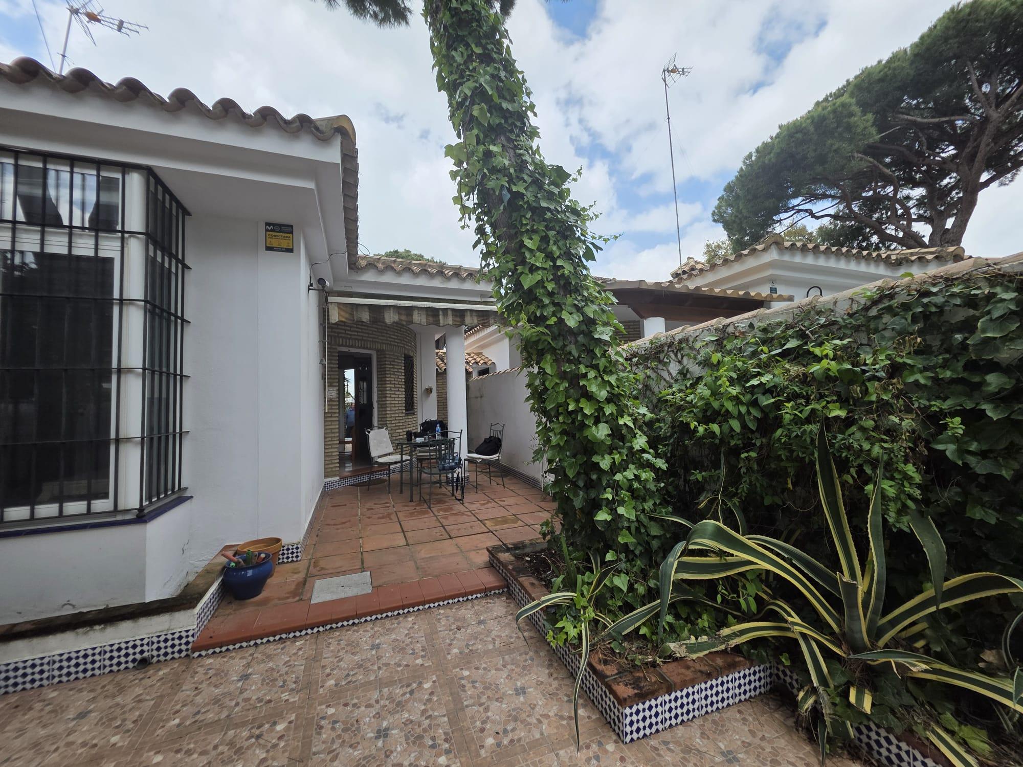Imagen 5 Casa Adosada en venta en Chiclana De La Frontera / Sito en una de las zonas mas cotizadas ...
