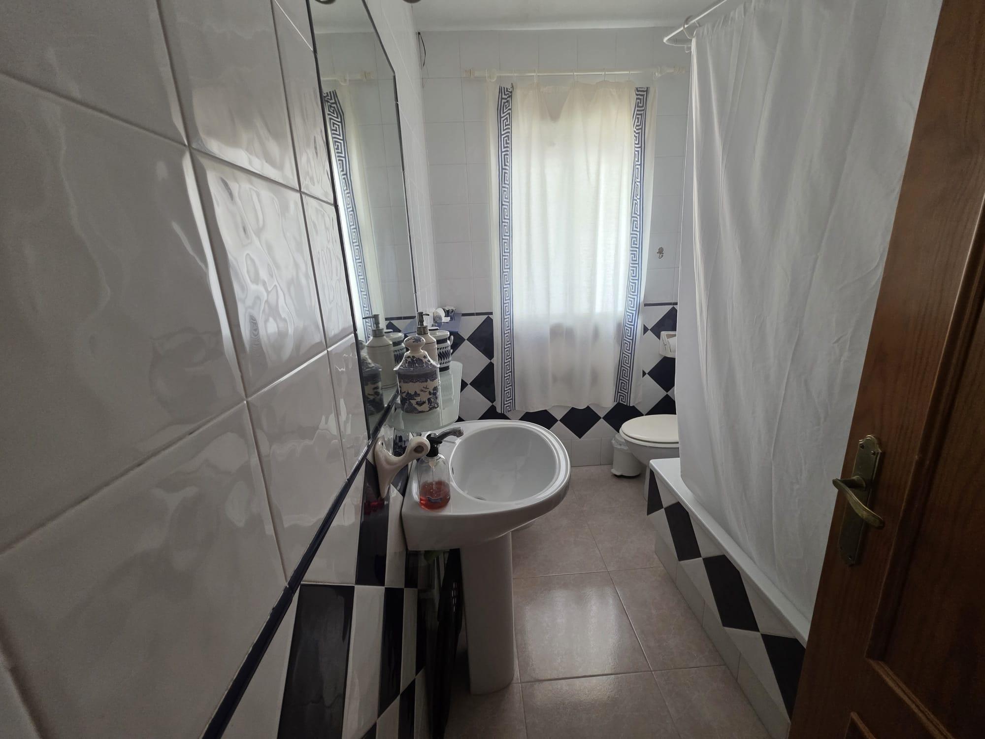 Imagen 21 Casa Adosada en venta en Chiclana De La Frontera / Sito en una de las zonas mas cotizadas ...
