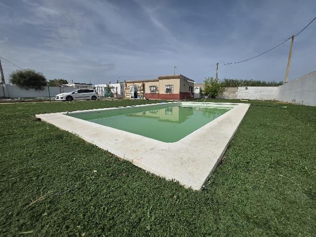 Imagen 3 Inmueble 302243 - Casa Rústica en venta en Chiclana De La Frontera / Situada en pago del humo proxima a vent...