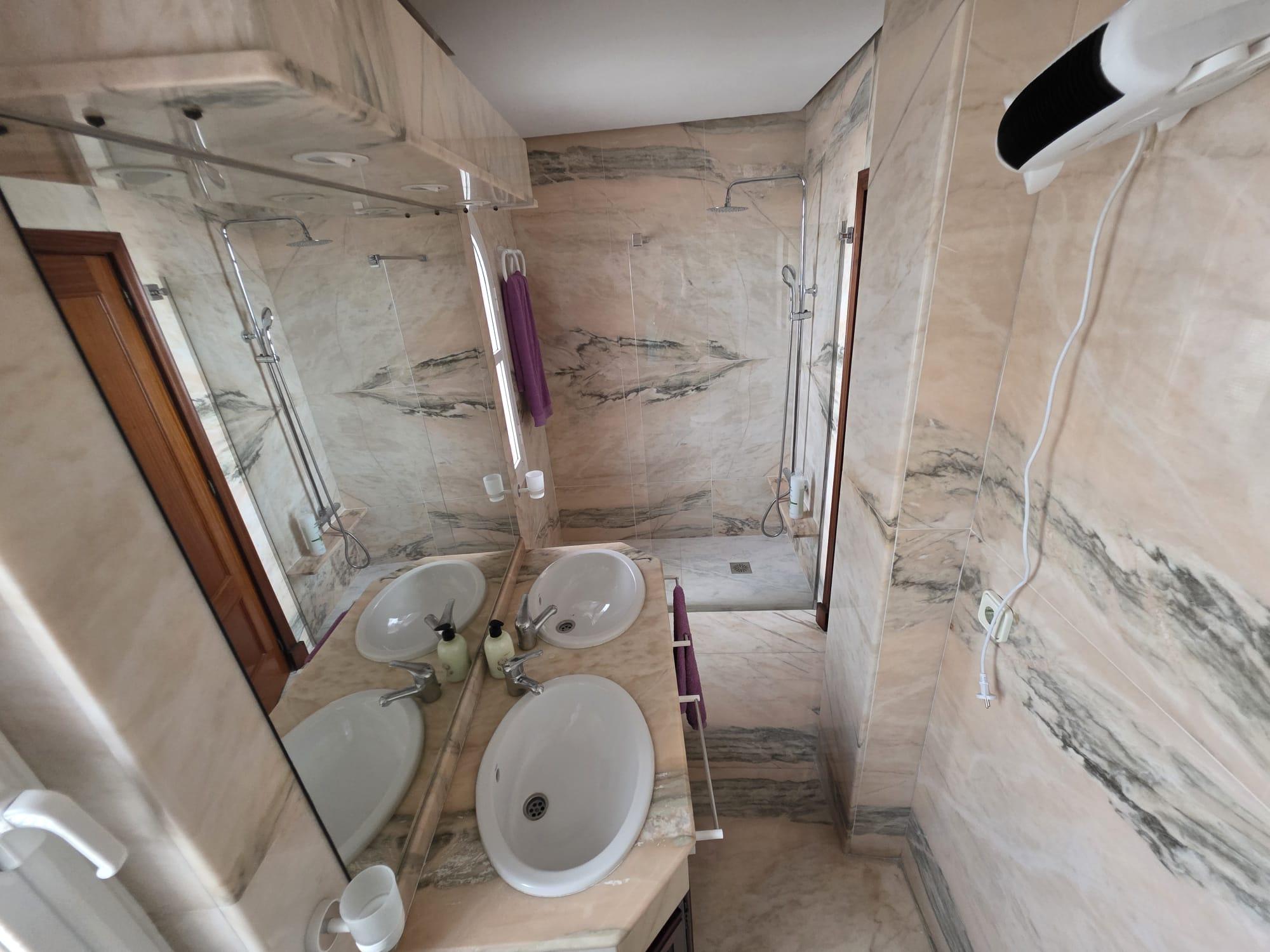 Imagen 21 Casa Pareada en venta en Chiclana De La Frontera /  Apocos metros del puente ntra. sra. de...