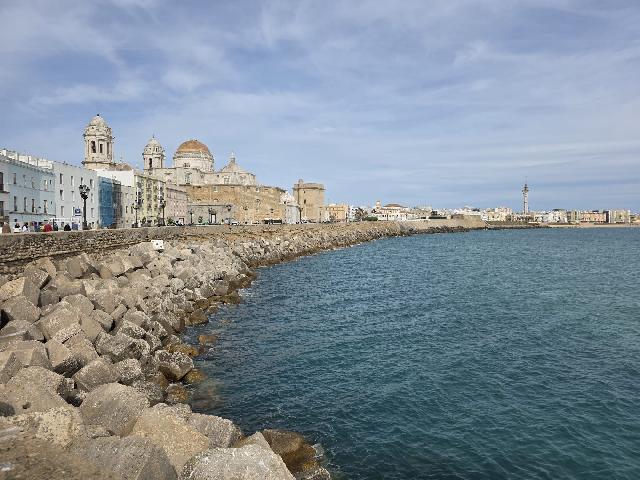 Imagen 1 Inmueble 302835 - Apartamento en venta en Cádiz / Apartamento centrico  cerca de la plaza las flores.