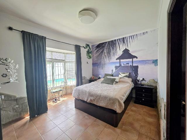 Imagen 21 Inmueble 302842 - Casa Aislada en venta en Chiclana De La Frontera / Situada en una zona residencial  tranquila  