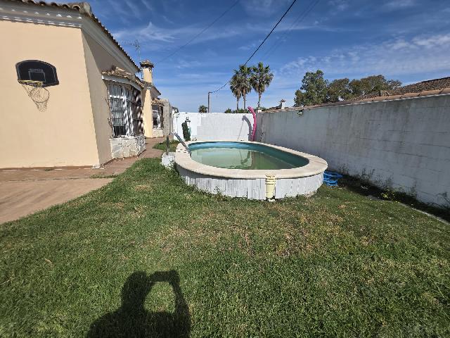 Imagen 34 Inmueble 302842 - Casa Aislada en venta en Chiclana De La Frontera / Situada en una zona residencial  tranquila  