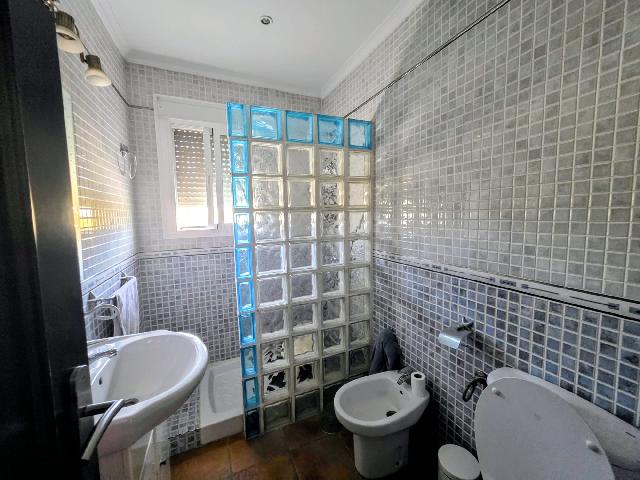 Imagen 12 Inmueble 302842 - Casa Aislada en venta en Chiclana De La Frontera / Situada en una zona residencial  tranquila  