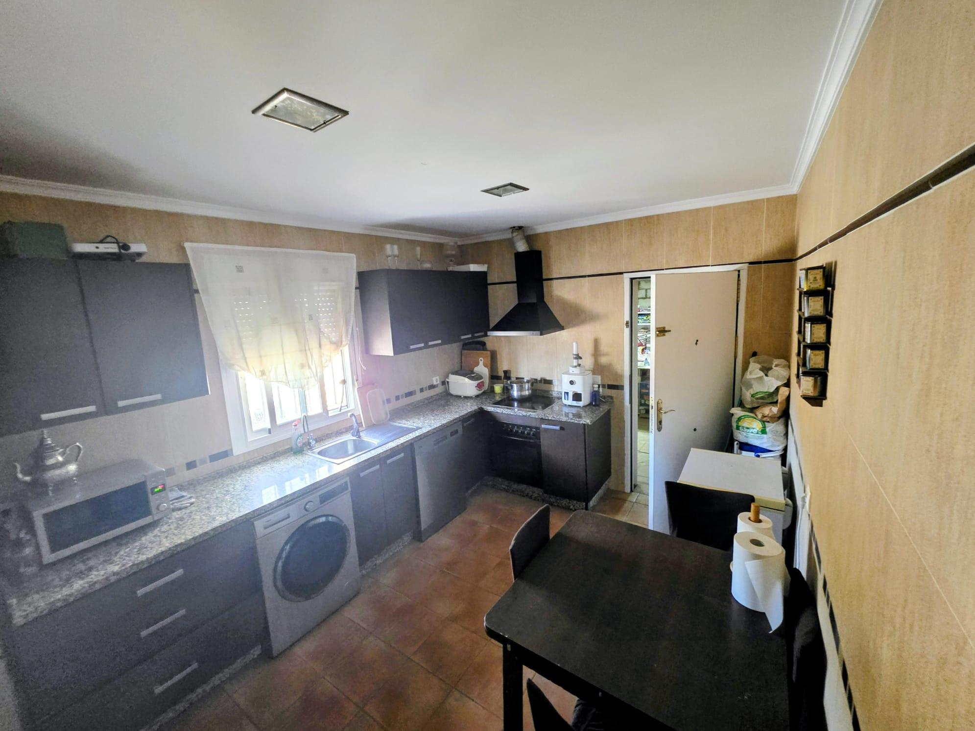 Imagen 10 Casa Aislada en venta en Chiclana De La Frontera / Situada en una zona residencial  tranquila  