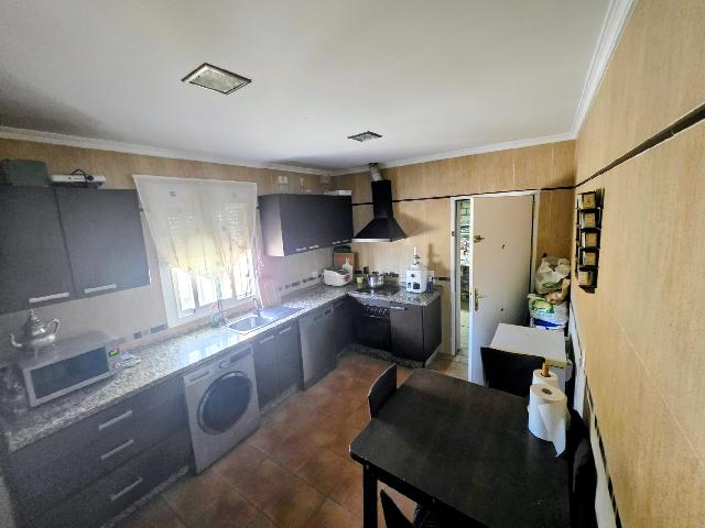Imagen 10 Inmueble 302842 - Casa Aislada en venta en Chiclana De La Frontera / Situada en una zona residencial  tranquila  