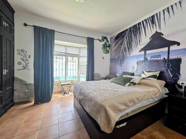 Imagen 19 Inmueble 302842 - Casa Aislada en venta en Chiclana De La Frontera / Situada en una zona residencial  tranquila  