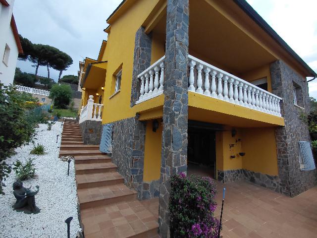 Imagen 2 Inmueble 302839 - Casa Aislada en venta en Sant Fost De Campsentelles / Preciosa casa a 20 m. de Barcelona y...